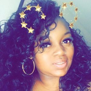 Meet your Posher, Ebony